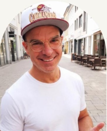 Rasmus lächelt in die Kamera